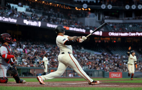 Rafael Devers hits three-run homer to highlight Giants' 5-0 win over Reds, San Francisco ends skid